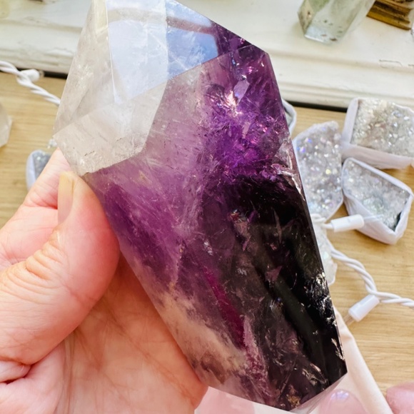 Amethyst Crystal Vogel. Large. Grade AAA - Picture 7 of 9